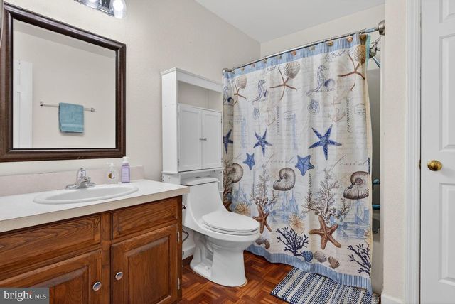 64 BEECH LN, Elizabethtown, PA 17022