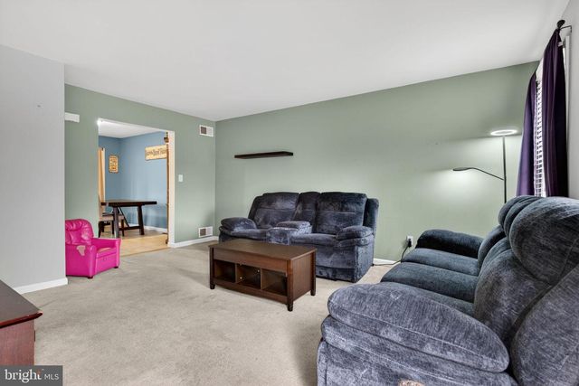 64 BEECH LN, Elizabethtown, PA 17022