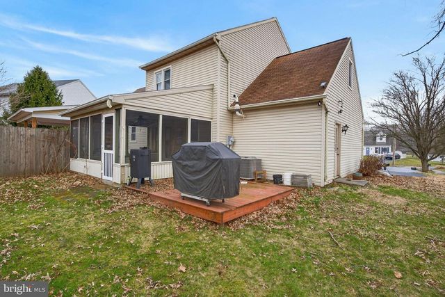 64 BEECH LN, Elizabethtown, PA 17022