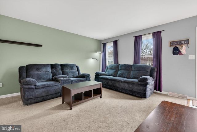 64 BEECH LN, Elizabethtown, PA 17022