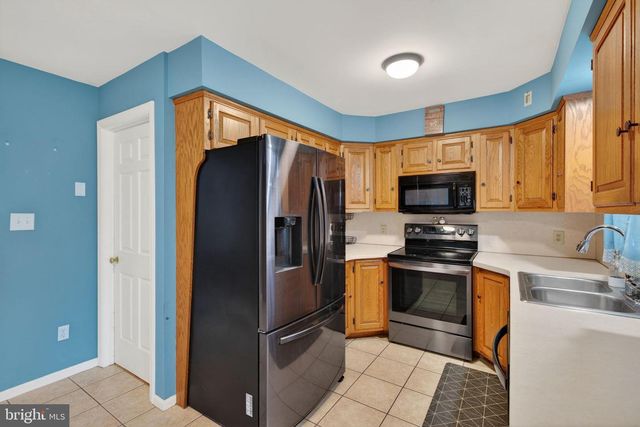 64 BEECH LN, Elizabethtown, PA 17022