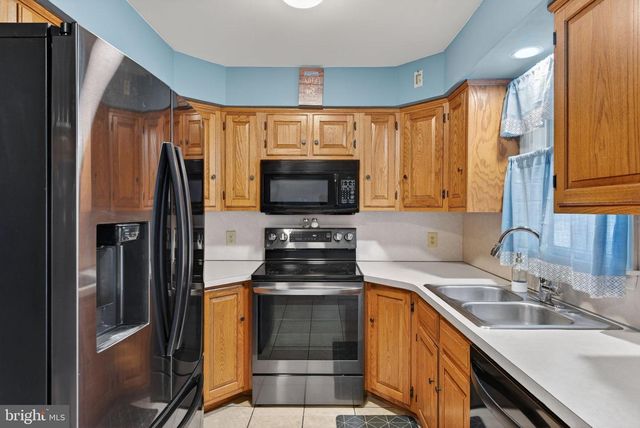 64 BEECH LN, Elizabethtown, PA 17022