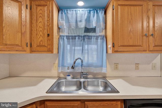 64 BEECH LN, Elizabethtown, PA 17022