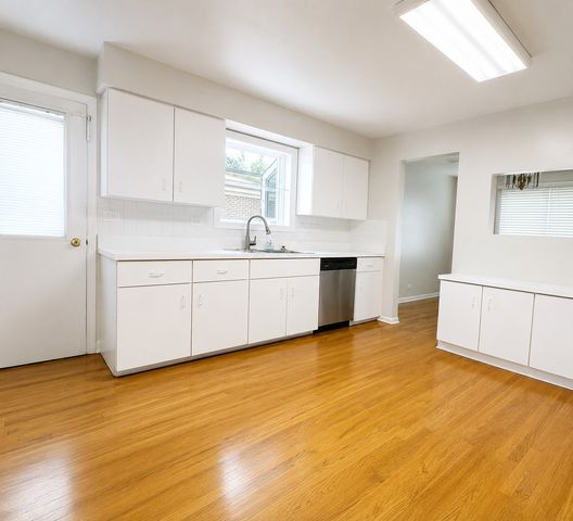 7011 N Hamlin Avenue, Lincolnwood, IL 60712
