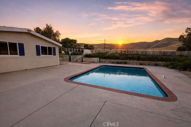 8851 Hierba, Agua Dulce, CA 91390