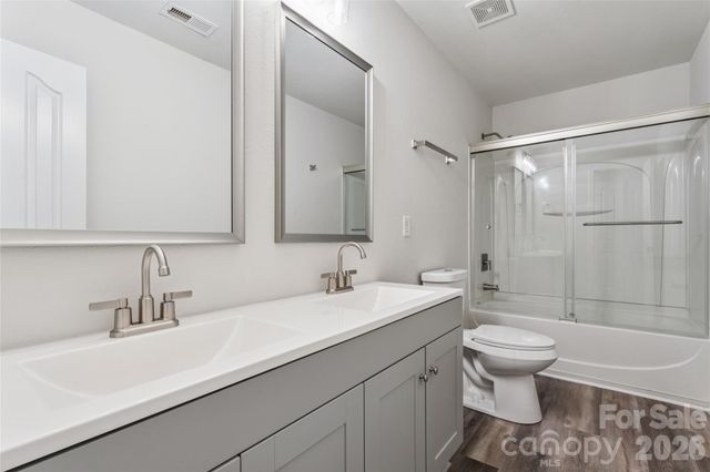 7305 Larwill Lane, Charlotte, NC 28216