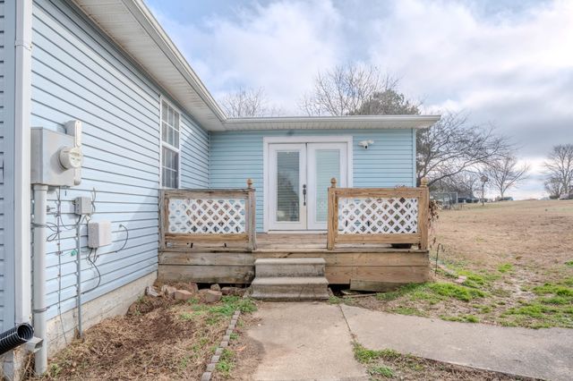 52 Lindsey Rd, Loretto, TN 38469