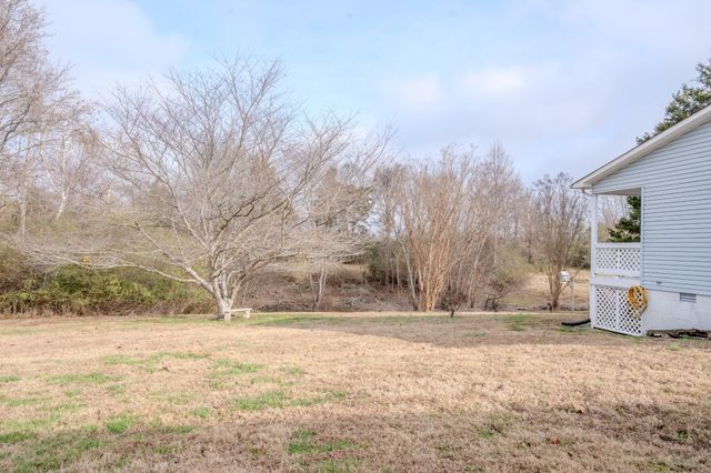 52 Lindsey Rd, Loretto, TN 38469