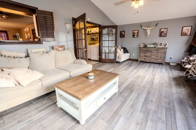 52 Lindsey Rd, Loretto, TN 38469