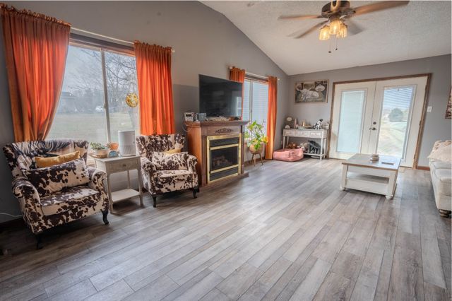 52 Lindsey Rd, Loretto, TN 38469