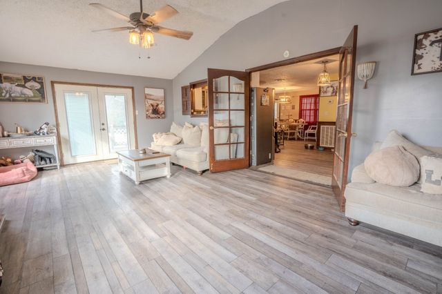 52 Lindsey Rd, Loretto, TN 38469