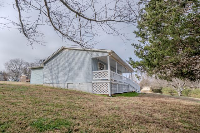 52 Lindsey Rd, Loretto, TN 38469