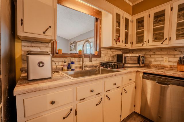 52 Lindsey Rd, Loretto, TN 38469