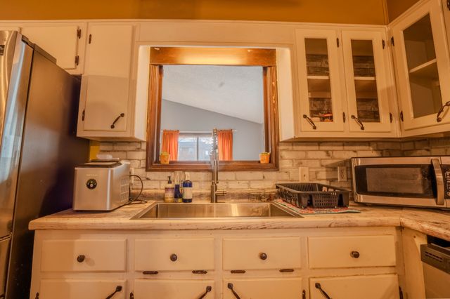 52 Lindsey Rd, Loretto, TN 38469