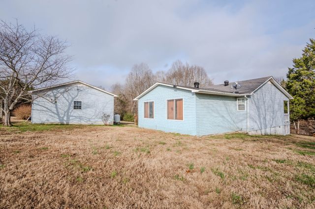 52 Lindsey Rd, Loretto, TN 38469