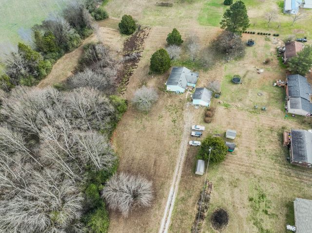 52 Lindsey Rd, Loretto, TN 38469