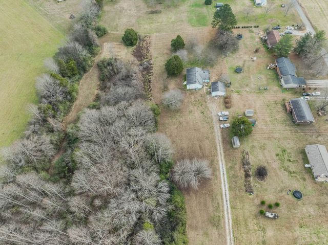 52 Lindsey Rd, Loretto, TN 38469