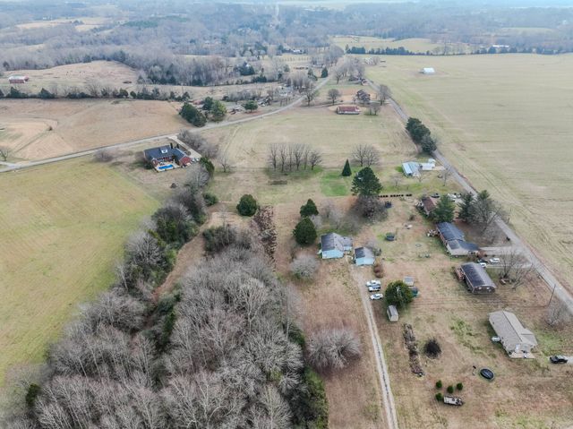 52 Lindsey Rd, Loretto, TN 38469