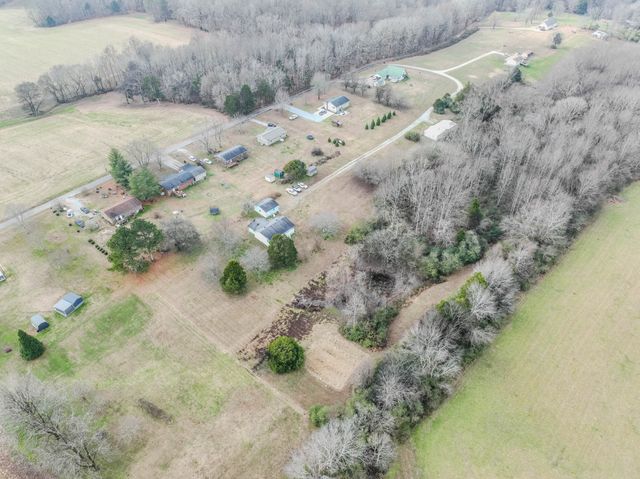 52 Lindsey Rd, Loretto, TN 38469