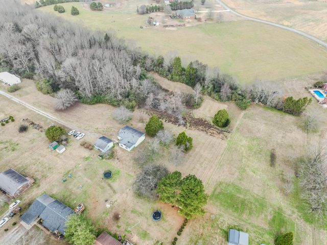 52 Lindsey Rd, Loretto, TN 38469