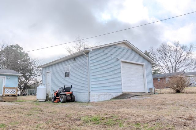 52 Lindsey Rd, Loretto, TN 38469