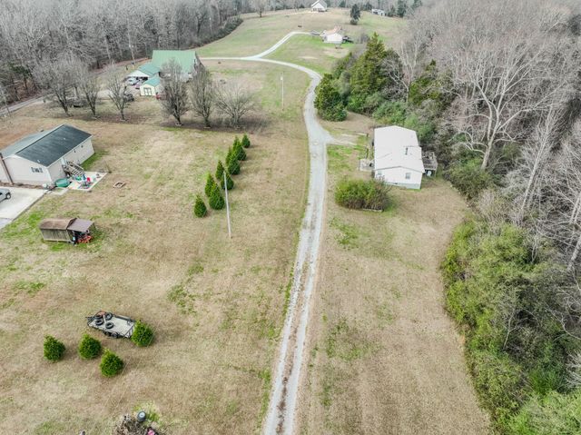 52 Lindsey Rd, Loretto, TN 38469
