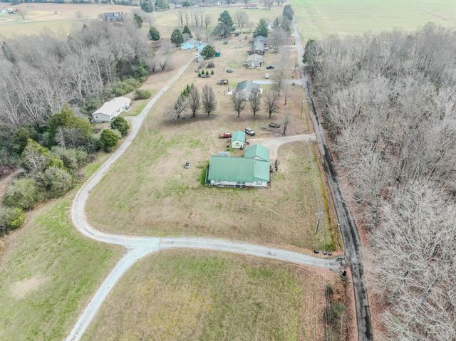 52 Lindsey Rd, Loretto, TN 38469