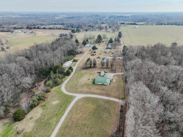 52 Lindsey Rd, Loretto, TN 38469