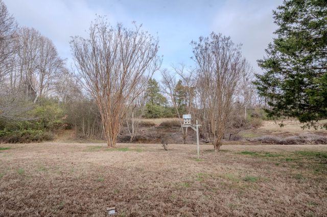 52 Lindsey Rd, Loretto, TN 38469