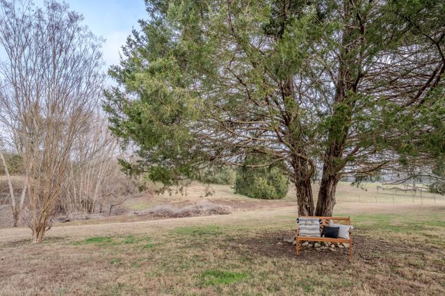 52 Lindsey Rd, Loretto, TN 38469