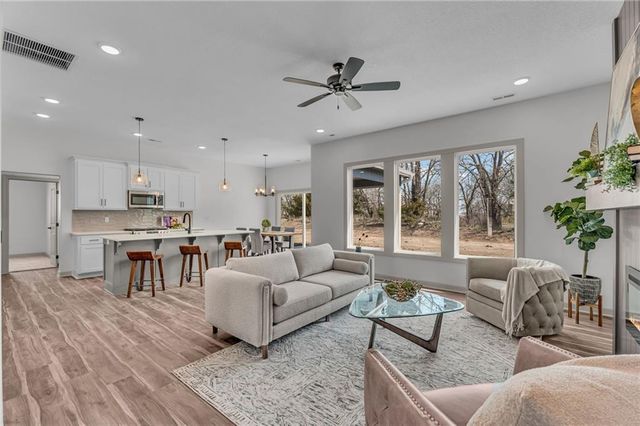 314 Rockers Drive, Baldwin City, KS 66006