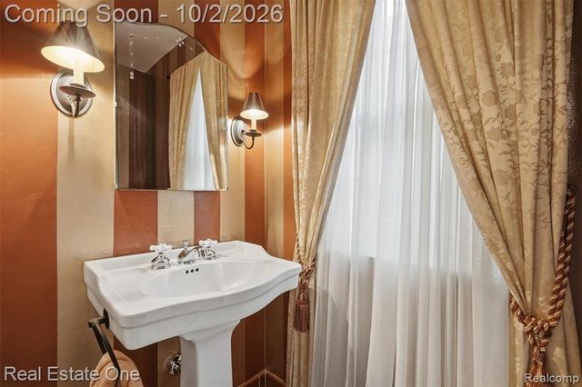 10154 Ludlow Avenue, Huntington Woods, MI 48070
