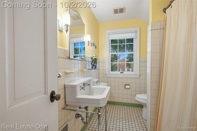 10154 Ludlow Avenue, Huntington Woods, MI 48070