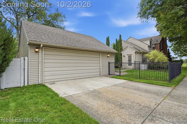 10154 Ludlow Avenue, Huntington Woods, MI 48070