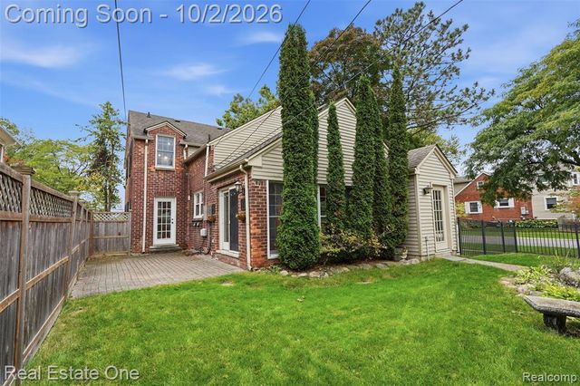 10154 Ludlow Avenue, Huntington Woods, MI 48070