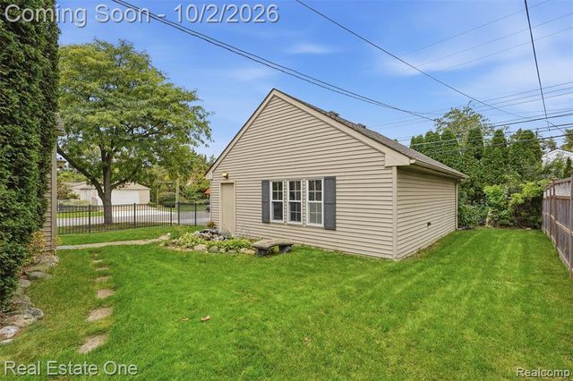10154 Ludlow Avenue, Huntington Woods, MI 48070