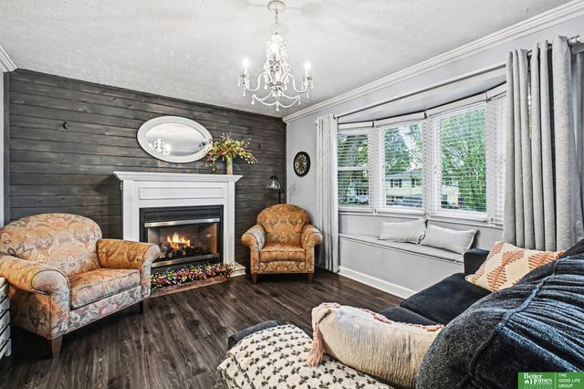 13620 Oak Street, Omaha, NE 68144