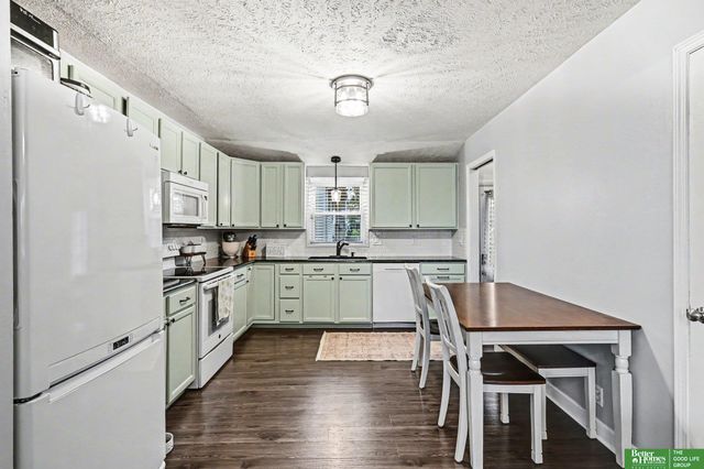 13620 Oak Street, Omaha, NE 68144