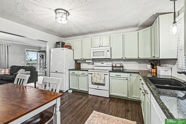 13620 Oak Street, Omaha, NE 68144