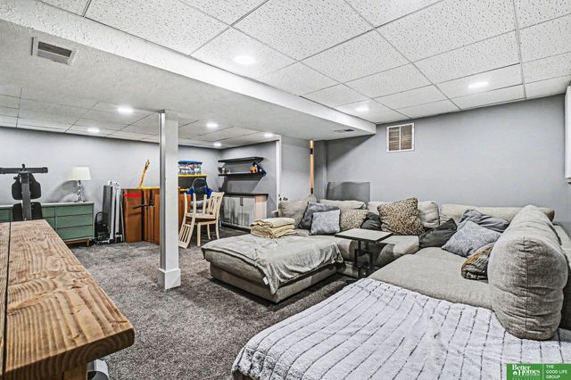 13620 Oak Street, Omaha, NE 68144
