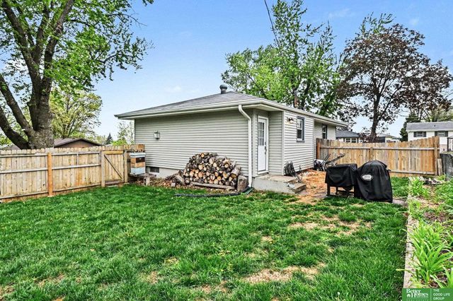 13620 Oak Street, Omaha, NE 68144