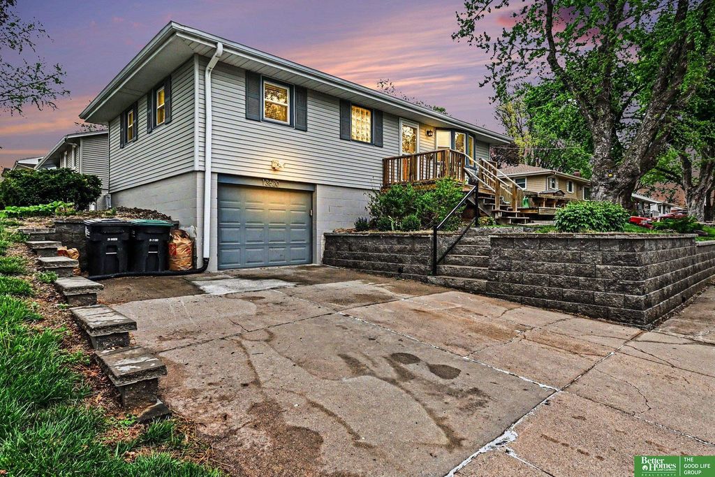 13620 Oak Street, Omaha, NE 68144