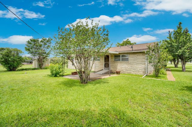 508 E Henderson Street, Itasca, TX 76055