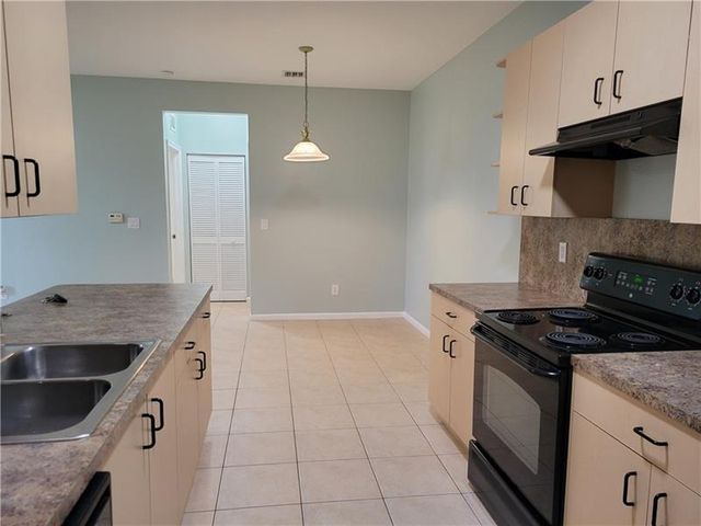 3569 Forest Hill Boulevard 117, Palm Springs, FL 33406