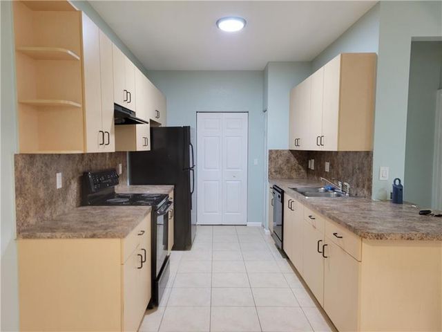 3569 Forest Hill Boulevard 117, Palm Springs, FL 33406
