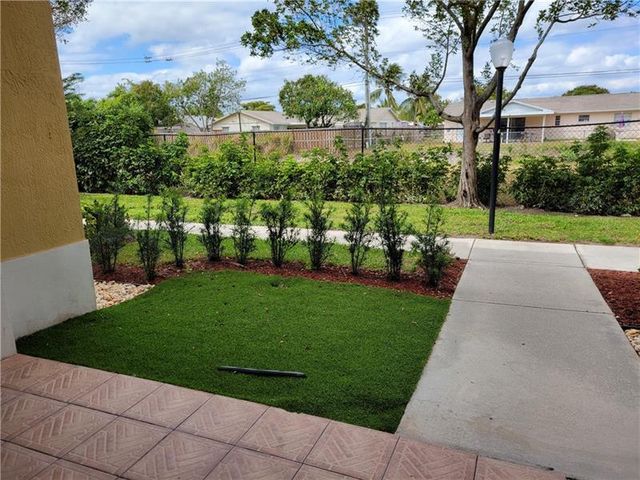 3569 Forest Hill Boulevard 117, Palm Springs, FL 33406