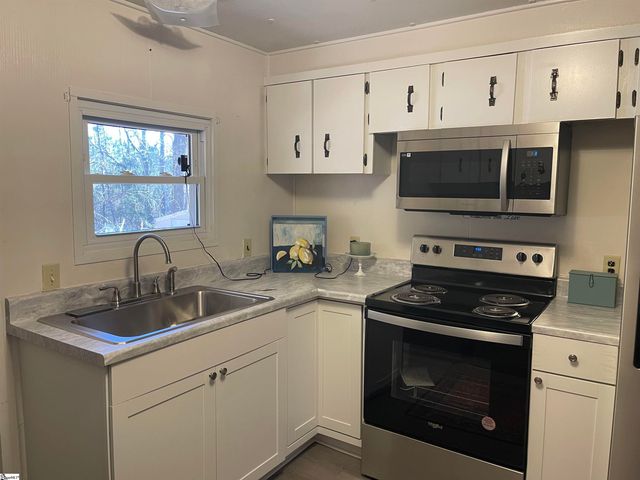 75 Edgewater Drive, Waterloo, SC 29384