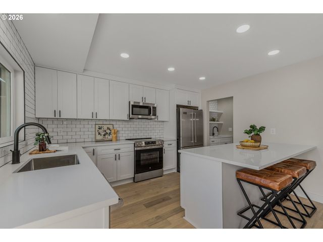 1839 BOCA RATAN Dr, Lake Oswego, OR 97034