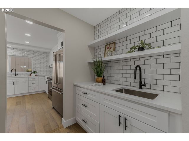 1839 BOCA RATAN Dr, Lake Oswego, OR 97034