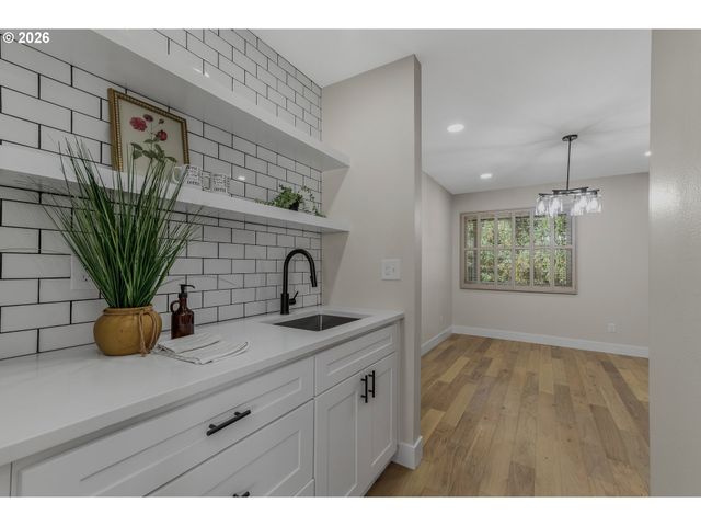 1839 BOCA RATAN Dr, Lake Oswego, OR 97034